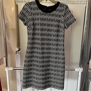 BANANA REPUBLIC Black/White Blouson Dress Bicolor Size 6 Countouring